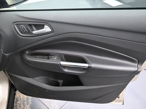 Used 2017 Ford Escape SE w/ SE Cold Weather Package image 33