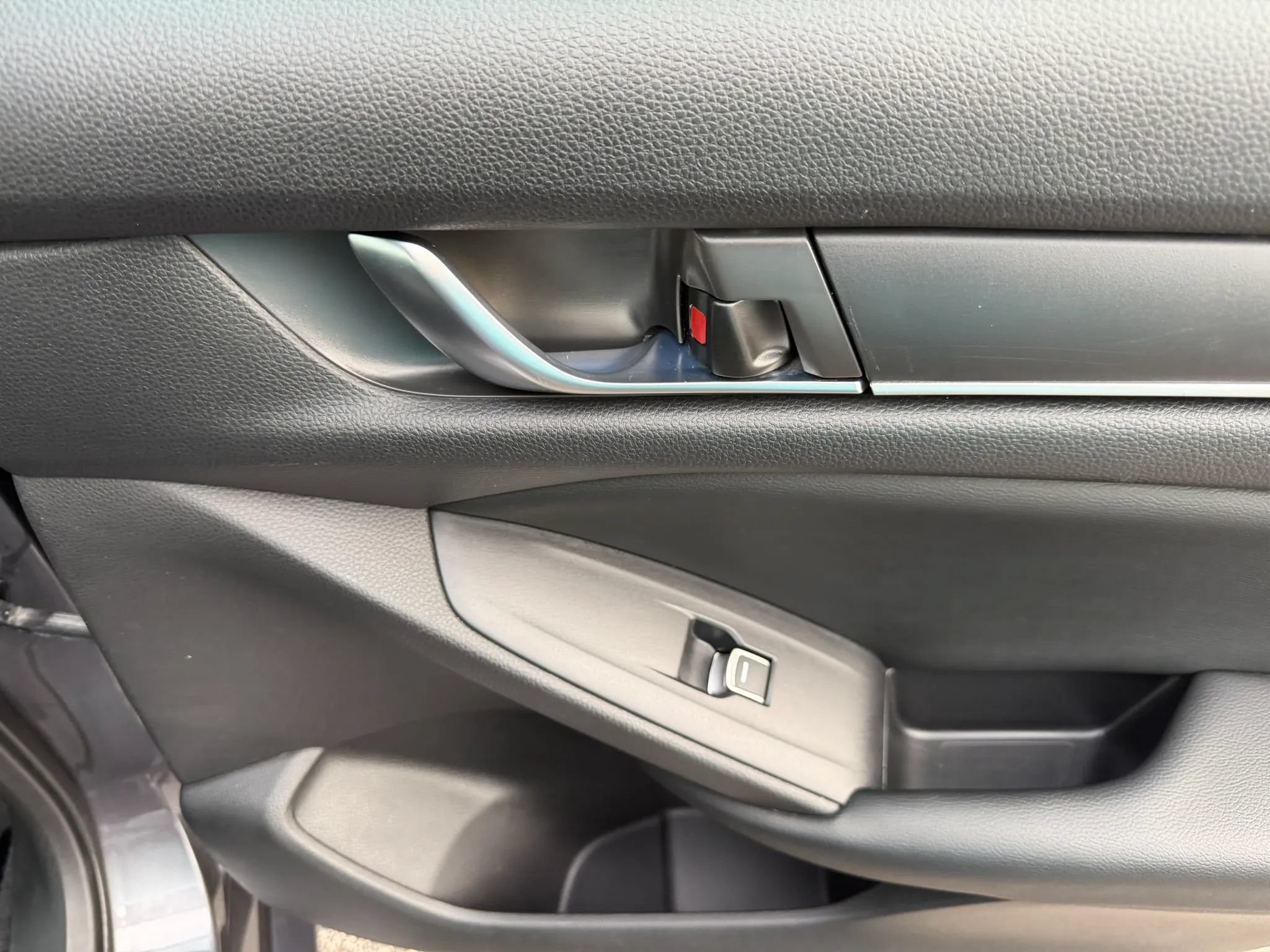 Used 2018 Honda Accord Sport image 29