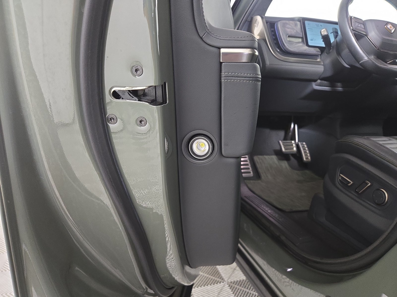 Used 2022 Rivian R1T Launch Edition AWD/4WD image 30