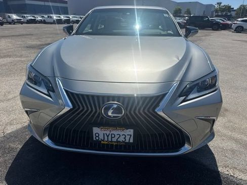 Used 2019 Lexus ES 300h w/ Accessory Package 2 FWD image 2