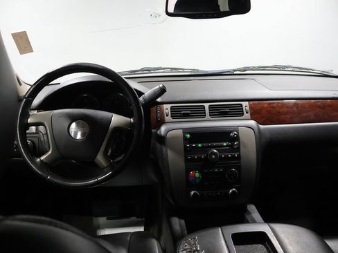 Used 2011 GMC Yukon SLT w/ SLT-2 Equipment Package AWD/4WD image 16
