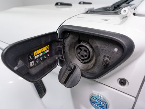 Used 2022 Jeep Wrangler Unlimited Sahara w/ Cold Weather Group AWD/4WD image 35