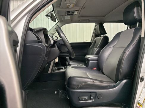 Used 2018 Toyota 4Runner SR5 Premium image 10