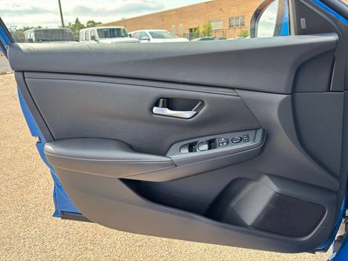 Used 2025 Nissan Sentra SV FWD image 18