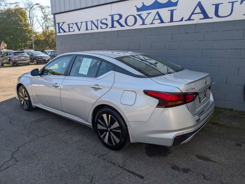 Used 2022 Nissan Altima 2.5 SV w/ SV Premium Package image 5