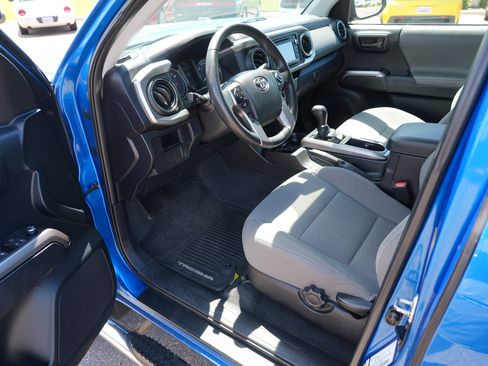 Used 2016 Toyota Tacoma SR5 w/ SR5 Appearance Package (SN) AWD/4WD image 13