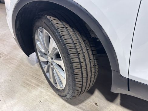 Used 2018 Buick Encore Preferred image 3