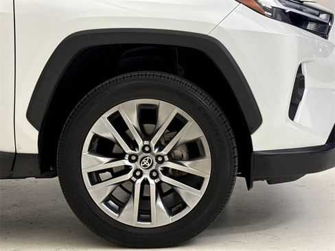 Used 2023 Toyota RAV4 XLE Premium image 6