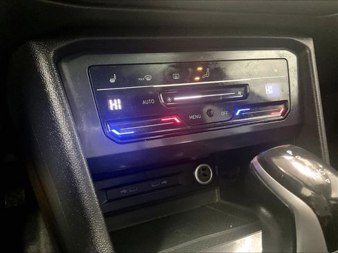 Used 2023 Volkswagen Tiguan SE image 26