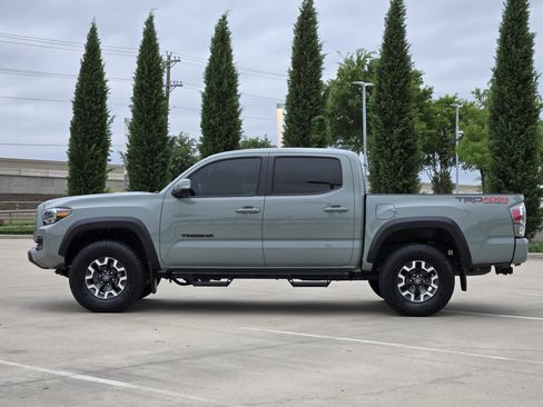 Used 2023 Toyota Tacoma TRD Off-Road w/ Technology Package AWD/4WD image 2