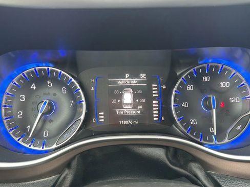 Used 2021 Chrysler Voyager LX image 21