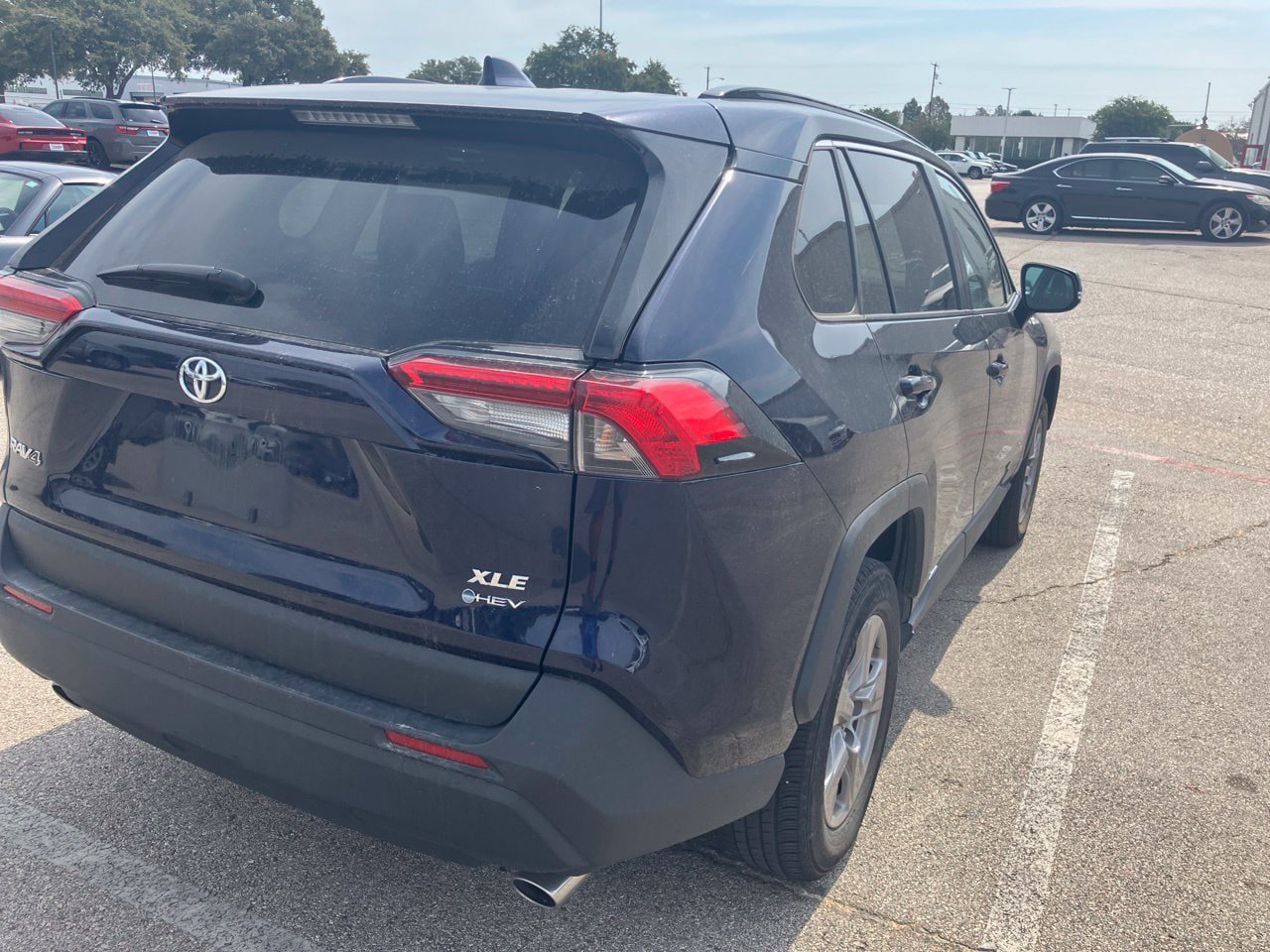 Used 2025 Toyota RAV4 XLE AWD/4WD image 4