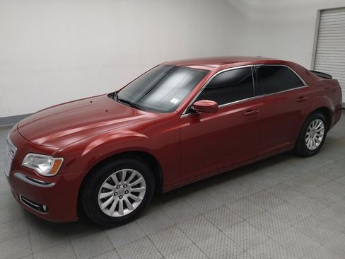 Used 2014 Chrysler 300 w/ Driver Convenience Group RWD image 2