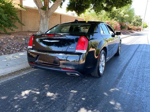 Used 2019 Chrysler 300 Limited AWD/4WD image 6