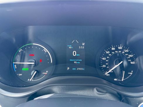 Used 2023 Toyota Sienna XLE image 38