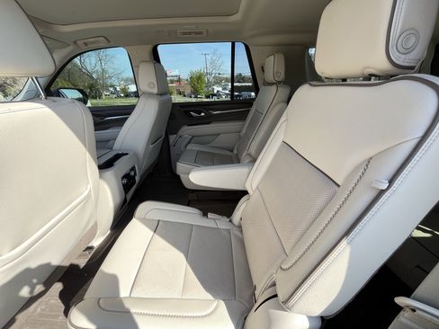 Used 2021 GMC Yukon Denali w/ Denali Premium Package image 29