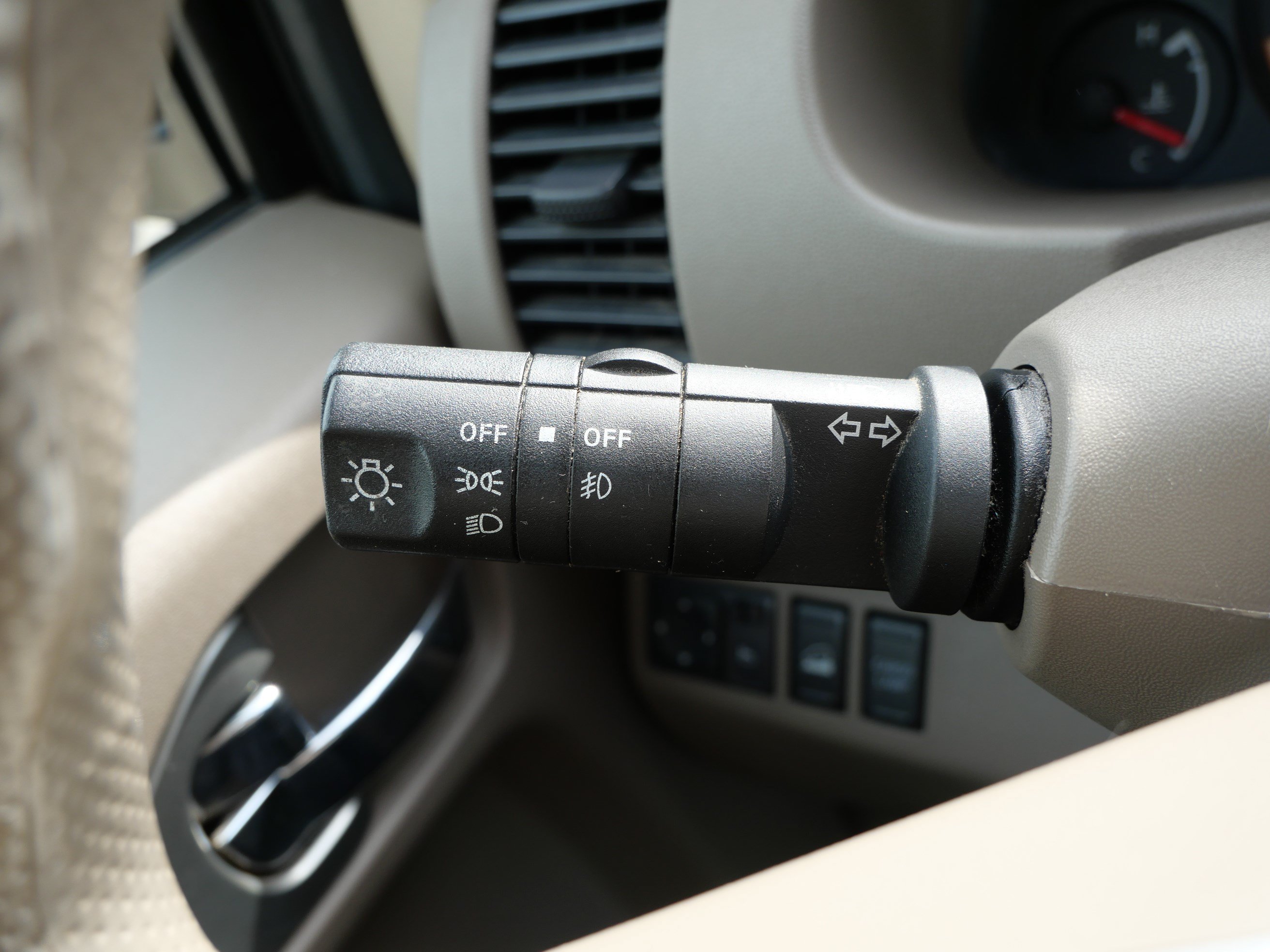 Used 2014 Nissan Frontier SV w/ SV Value Truck Package AWD/4WD image 30