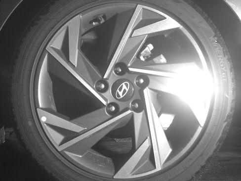 Used 2025 Hyundai Elantra SEL image 14