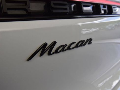 Certified 2025 Porsche Macan AWD/4WD image 44
