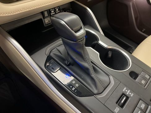 Used 2021 Toyota Highlander XLE image 36