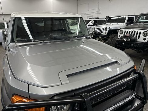 Used 2012 Toyota FJ Cruiser 4WD w/ Convenience Pkg image 33