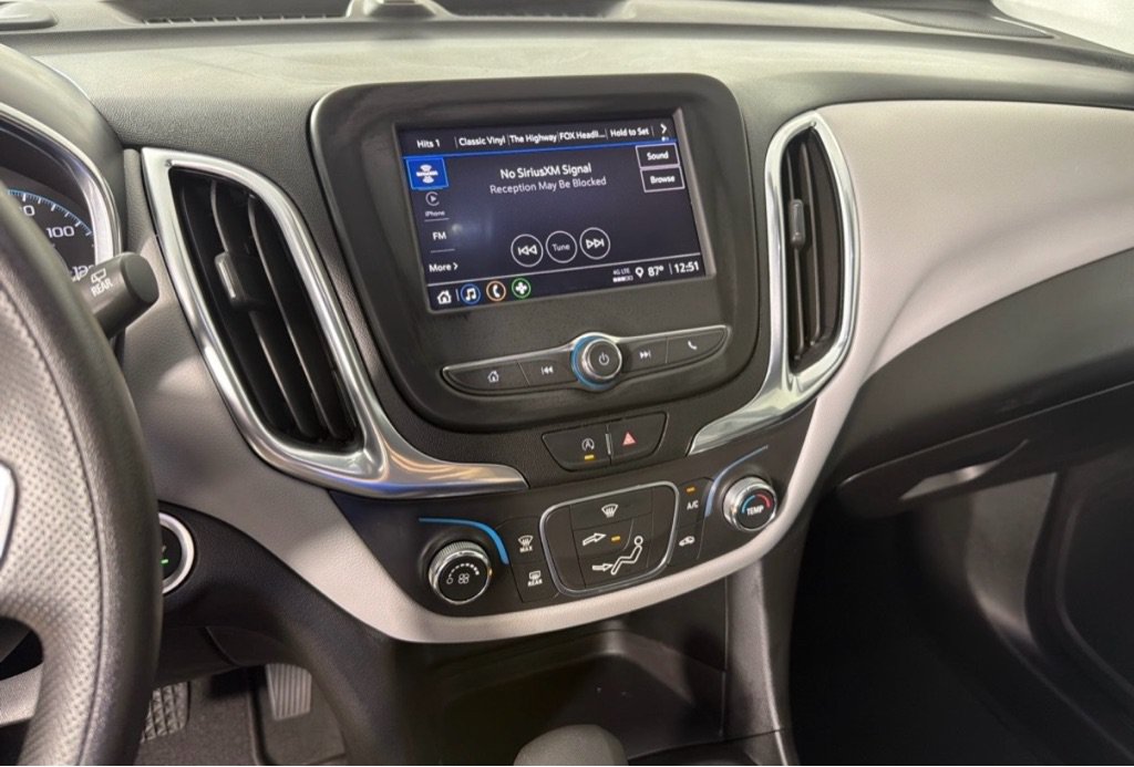 Used 2022 Chevrolet Equinox LS AWD/4WD image 16
