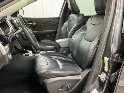 Used 2015 Jeep Cherokee Trailhawk w/ Comfort/Convenience Group image 19
