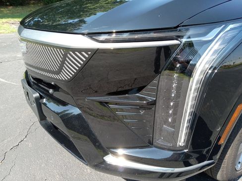 Used 2025 Cadillac Optiq Luxury 1 AWD/4WD image 7