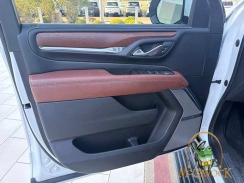 Used 2023 GMC Yukon Denali Ultimate w/ LPO, Floor Liner Package AWD/4WD image 8