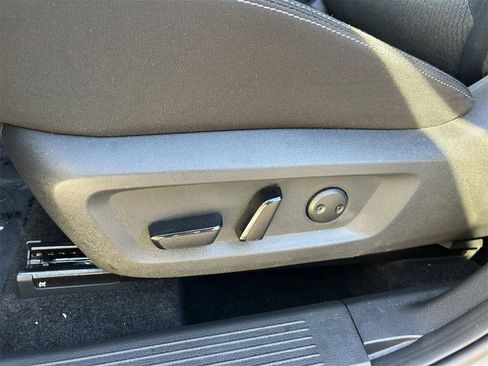 Certified 2025 Nissan Rogue SV image 31