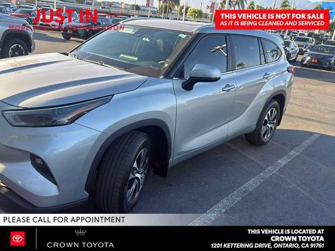 Used 2023 Toyota Highlander XLE FWD image 1