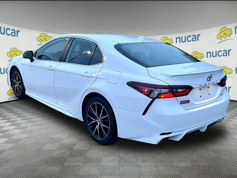 Used 2023 Toyota Camry SE w/ Cold Weather Package FWD image 3