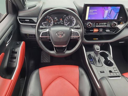 Certified 2023 Toyota Highlander XSE image 12