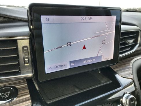 Used 2022 Ford Explorer Limited w/ Equipment Group 301A image 18