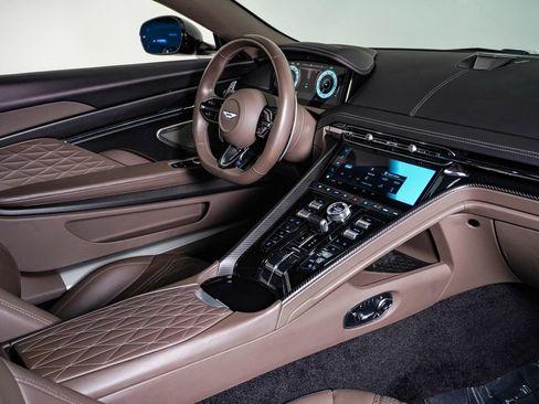 Used 2024 Aston Martin DB12 Coupe RWD image 16