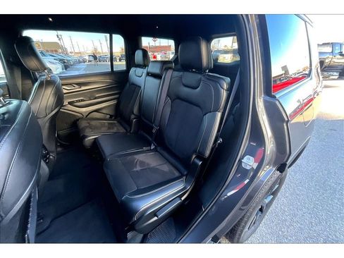 Used 2024 Jeep Grand Cherokee L Laredo image 29