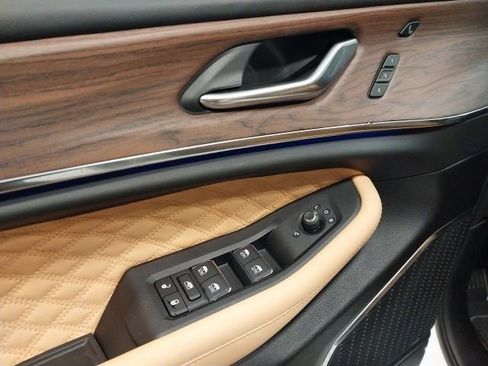 New 2025 Jeep Grand Cherokee Summit image 7