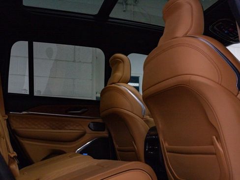 Used 2023 Jeep Grand Cherokee Summit image 6