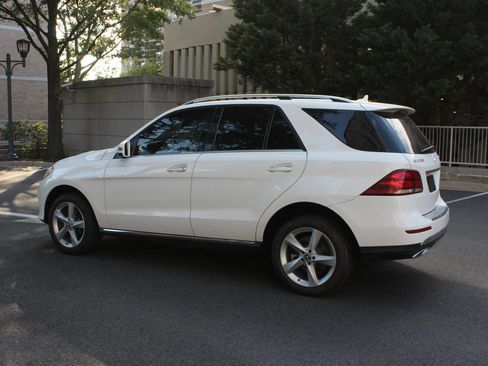 Used 2017 Mercedes-Benz GLE 350 4MATIC w/ Premium 1 Package image 9