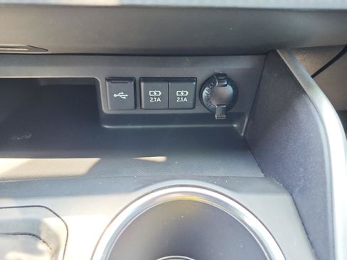 Used 2020 Toyota Highlander XLE AWD/4WD image 20