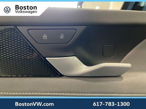 New 2026 Volkswagen Tiguan SE image 25