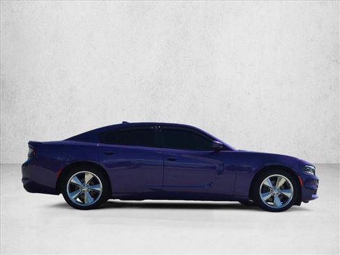 Used 2016 Dodge Charger R/T RWD image 4