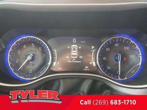 Used 2022 Chrysler Pacifica Touring-L FWD image 43