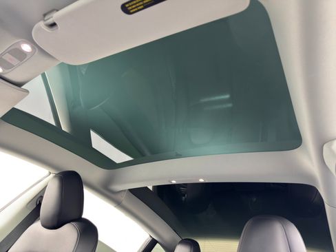 Used 2022 Tesla Model 3 Performance image 12