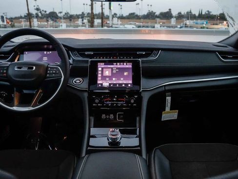 New 2025 Jeep Grand Cherokee Altitude image 13