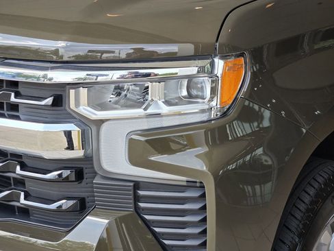 Used 2023 Chevrolet Silverado 1500 LT AWD/4WD image 8