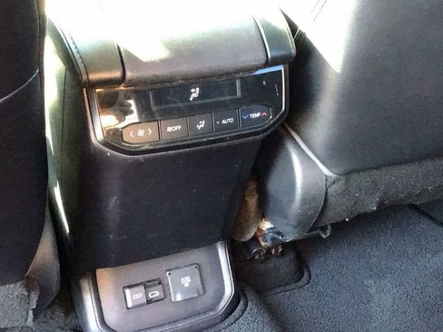 Used 2023 Toyota Highlander Limited image 16