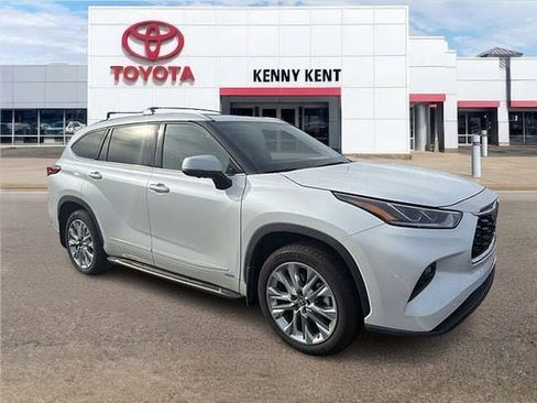 Used 2023 Toyota Highlander Limited image 1