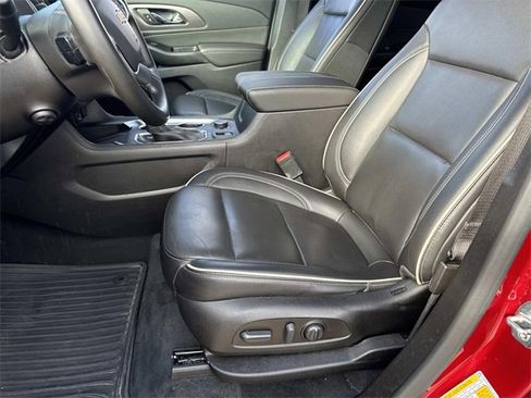 Used 2023 Chevrolet Traverse Premier image 18