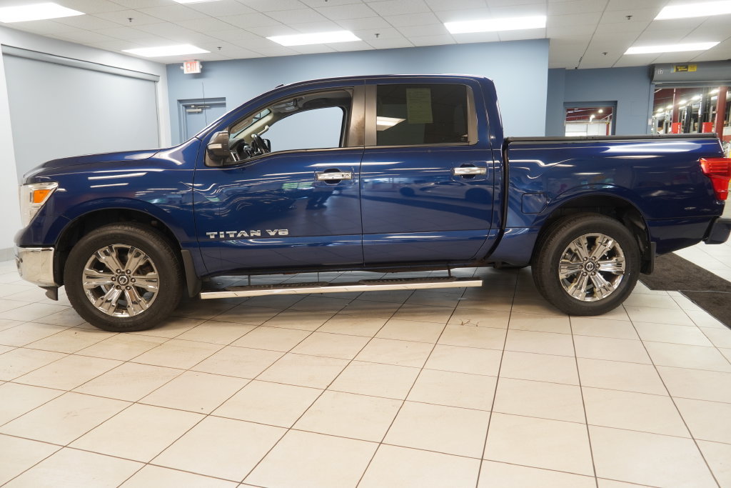Used 2018 Nissan Titan SV w/ SV Convenience Package AWD/4WD image 2